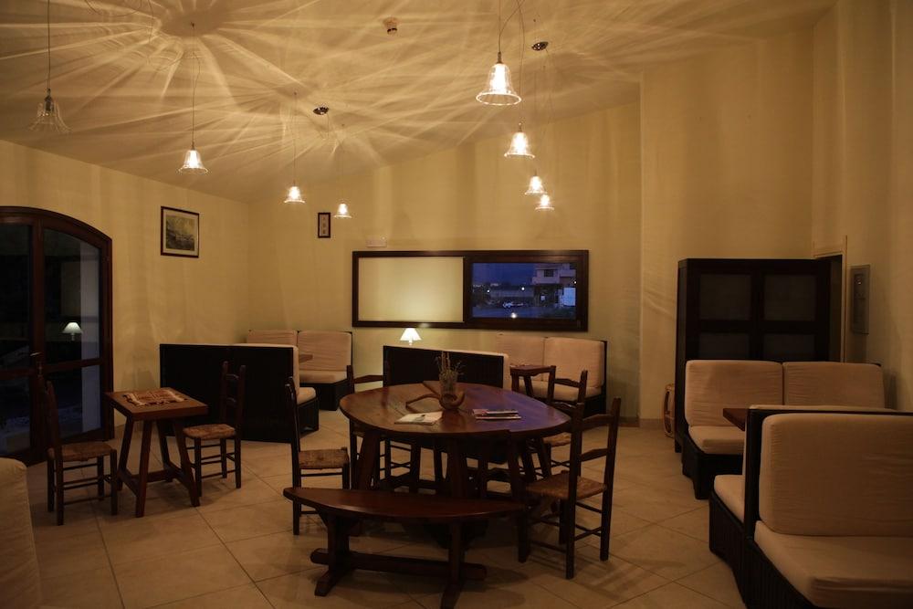 Torre Hotel - Adults Only ตอร์เร เดย์ กอร์ซารี ภายนอก รูปภาพ