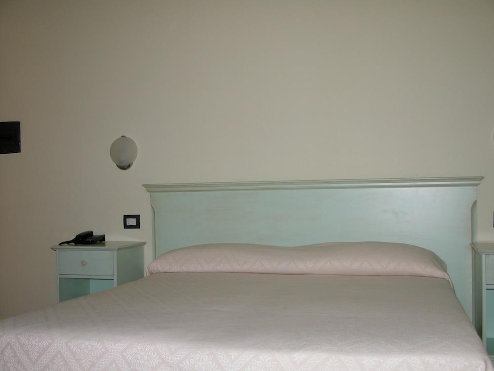 Torre Hotel - Adults Only ตอร์เร เดย์ กอร์ซารี ภายนอก รูปภาพ