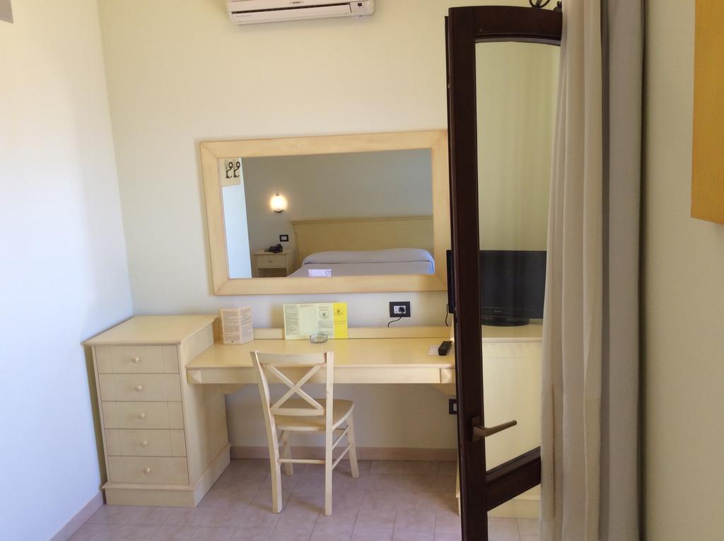 Torre Hotel - Adults Only ตอร์เร เดย์ กอร์ซารี ภายนอก รูปภาพ