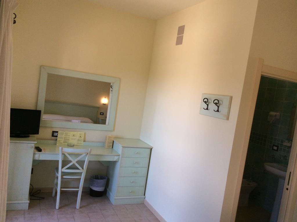 Torre Hotel - Adults Only ตอร์เร เดย์ กอร์ซารี ภายนอก รูปภาพ